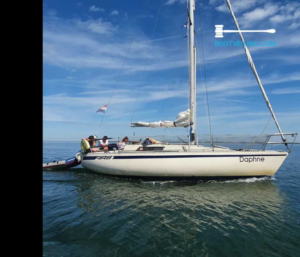 Polyester Sailboat Beneteau First 30