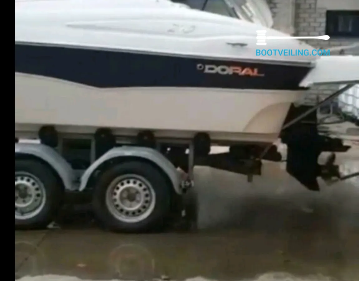 Polyester Speedboat Doral Escape 210