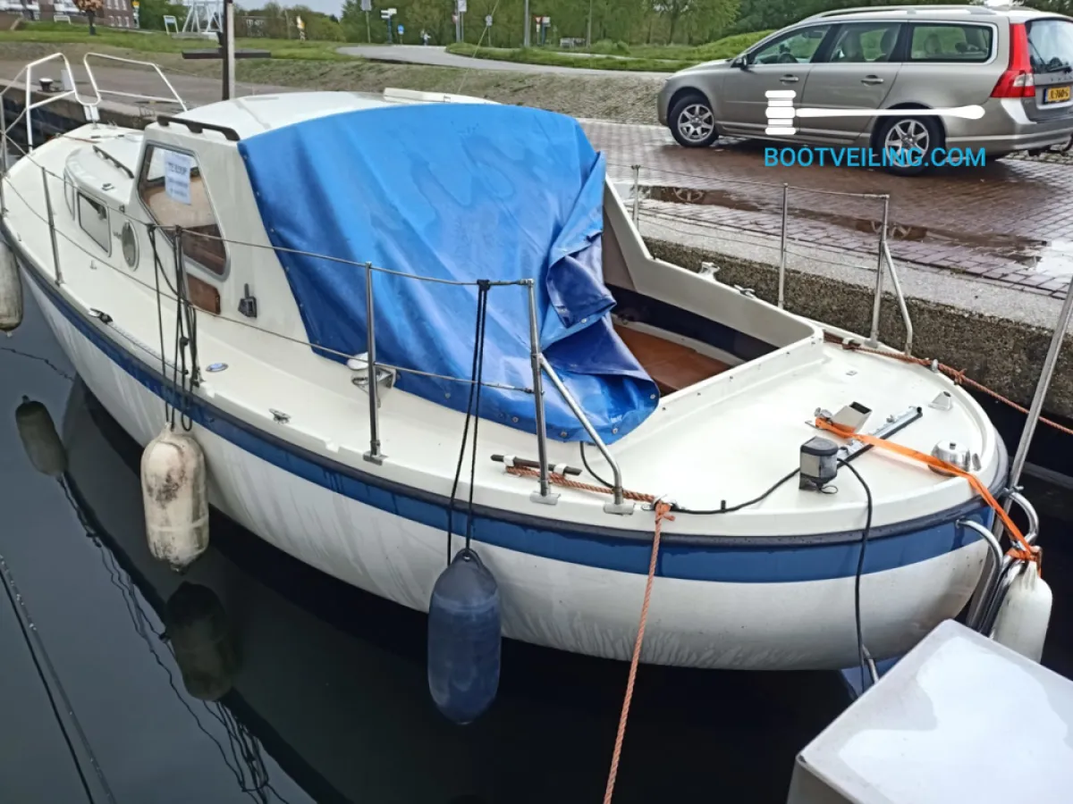 Polyester Sailboat LM 27