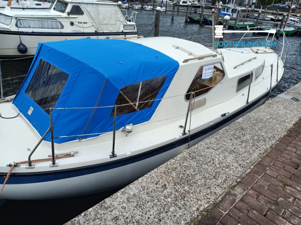 Polyester Sailboat LM 27