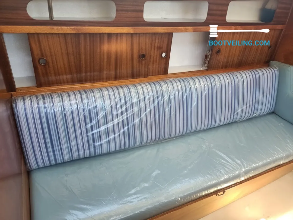 Polyester Sailboat LM 27