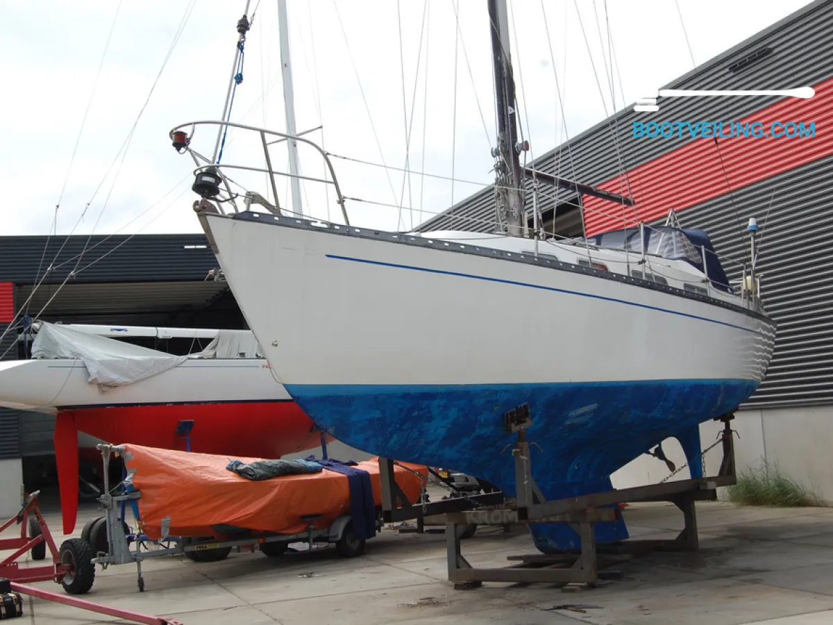 Polyester Sailboat Grampian 34