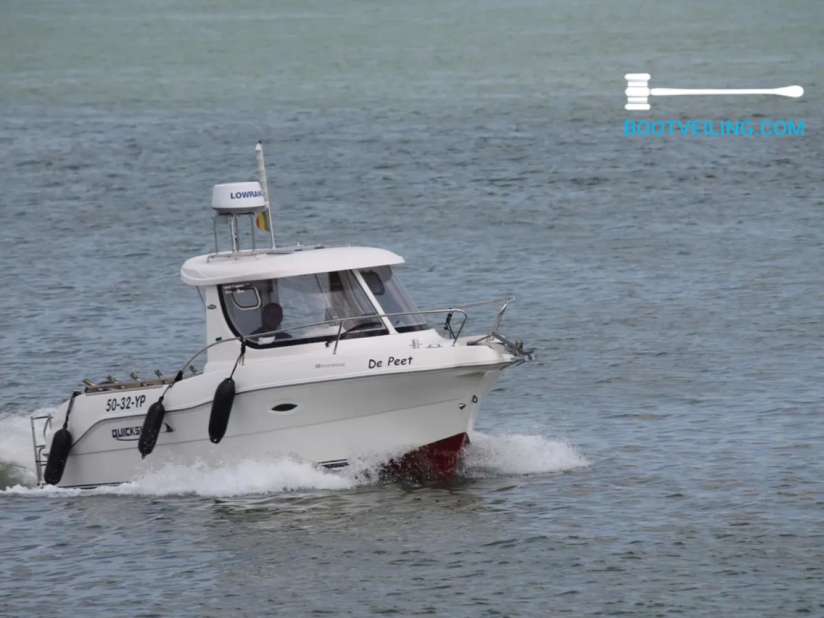 Polyester Motorboat Quicksilver Pilothouse