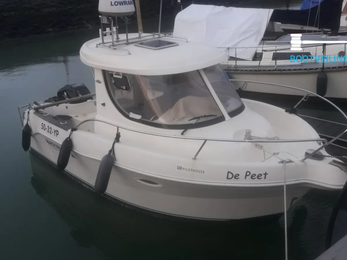 Polyester Motorboat Quicksilver Pilothouse