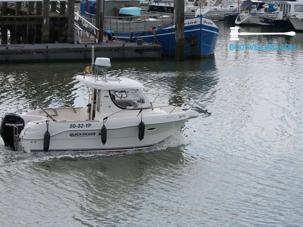 Polyester Motorboat Quicksilver Pilothouse