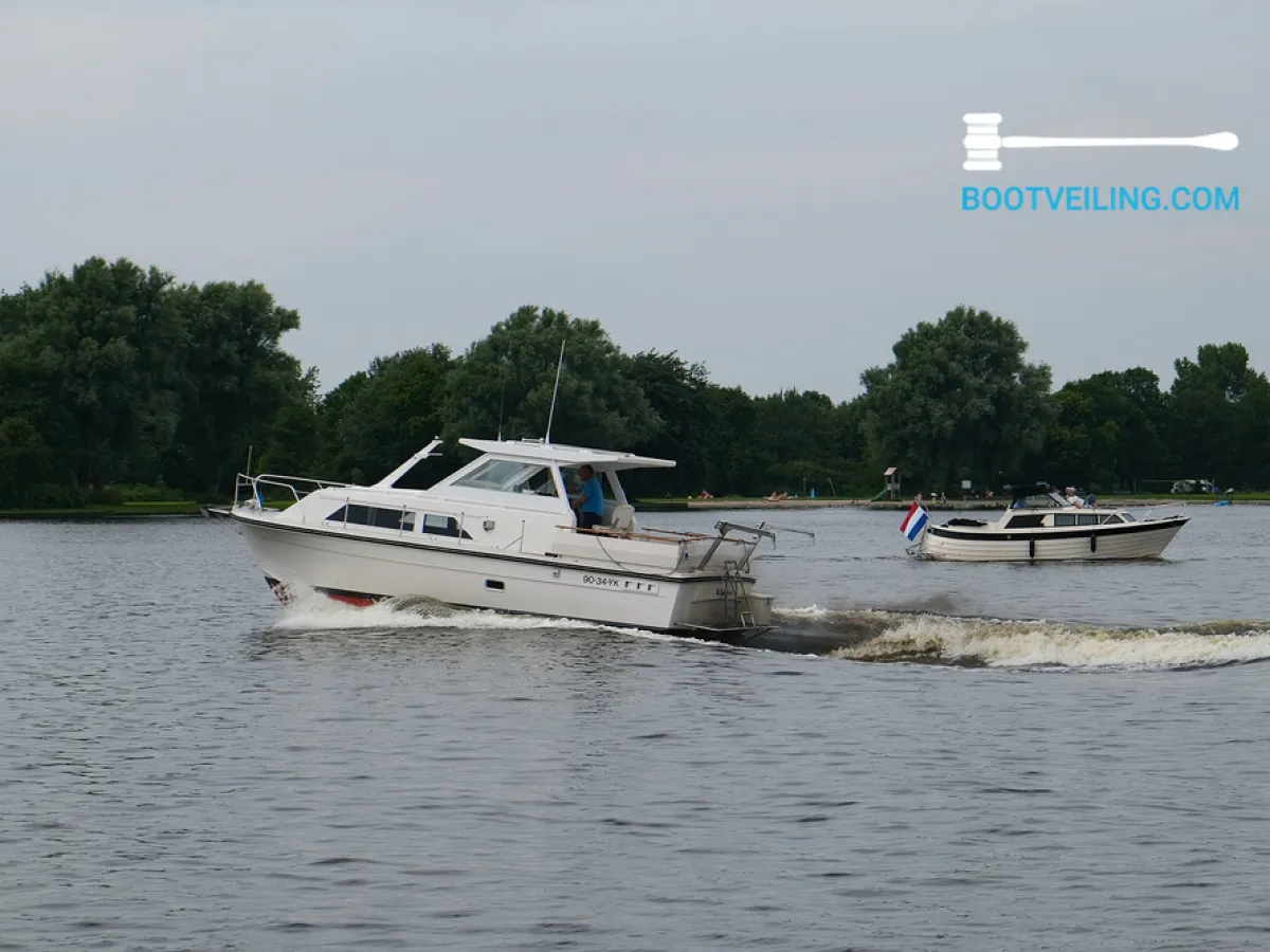 Polyester Motorboat Cytra Courier De Luxe