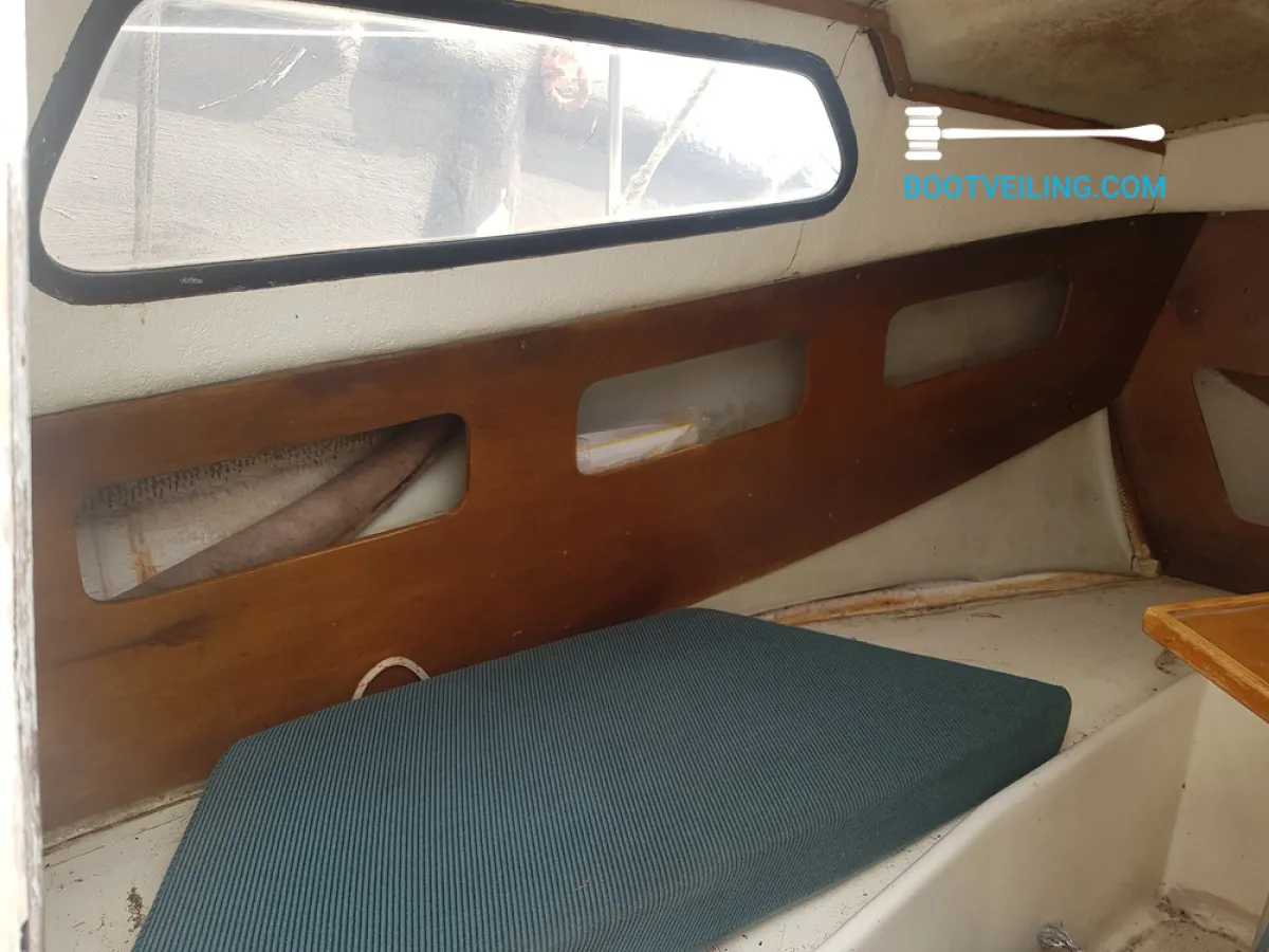 Polyester Budgetboat Beneteau Kajuitboot 350