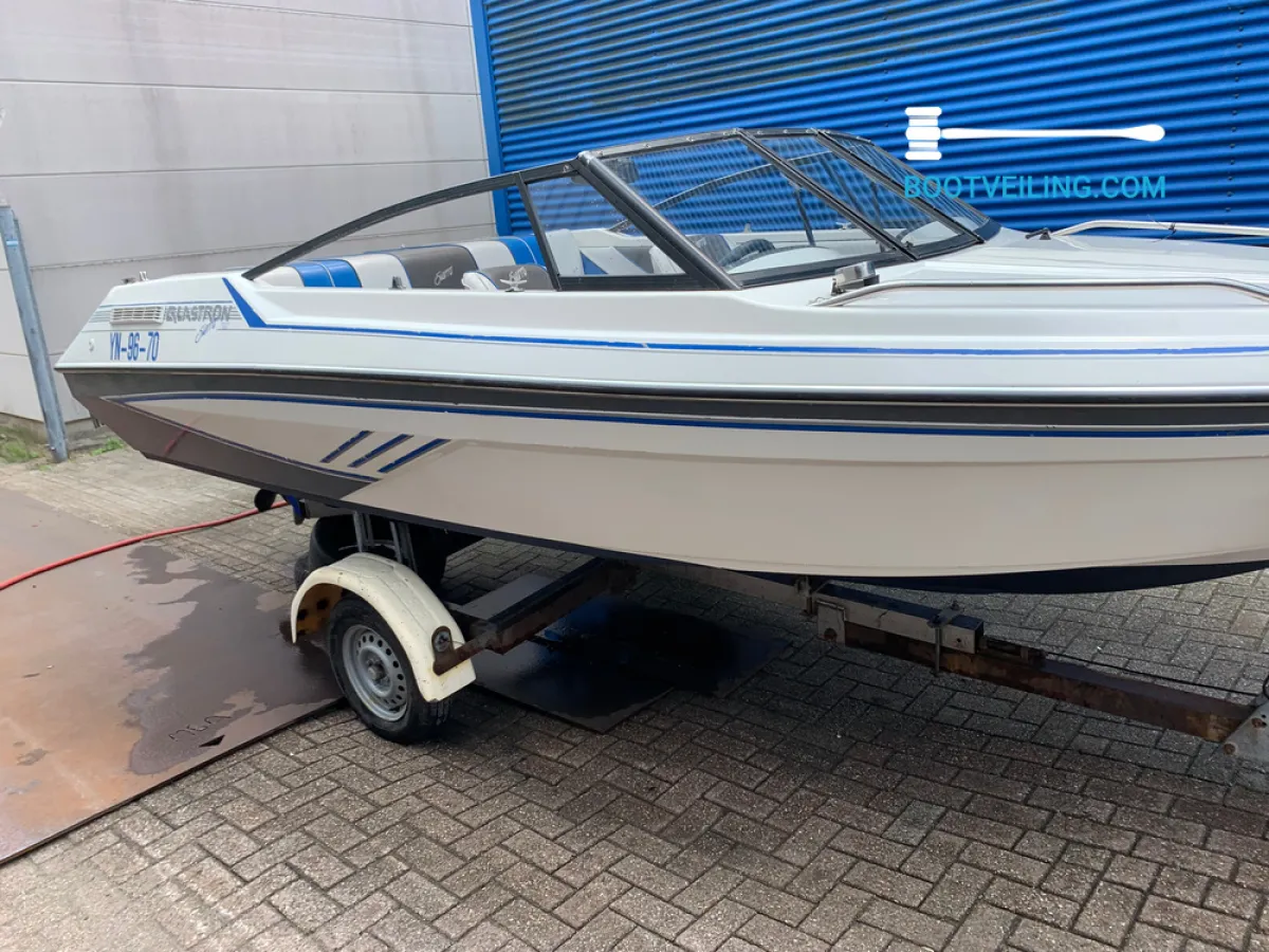 Polyester Speedboat Glastron Sierra 177g