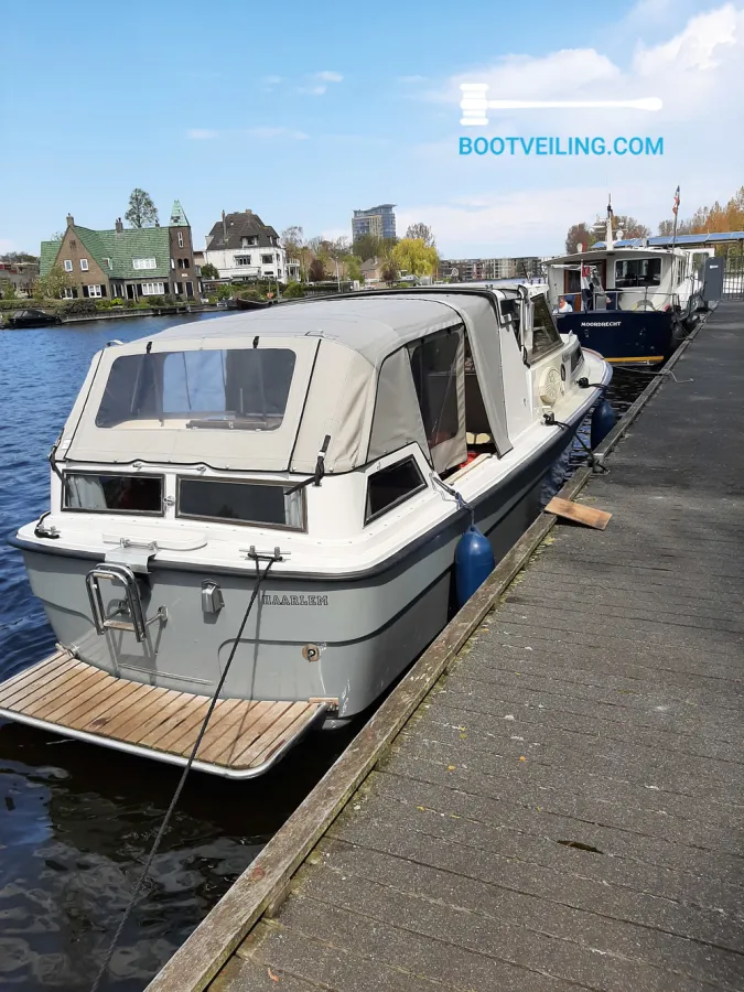 Polyester Bateau à moteur Morebas 9400 AC