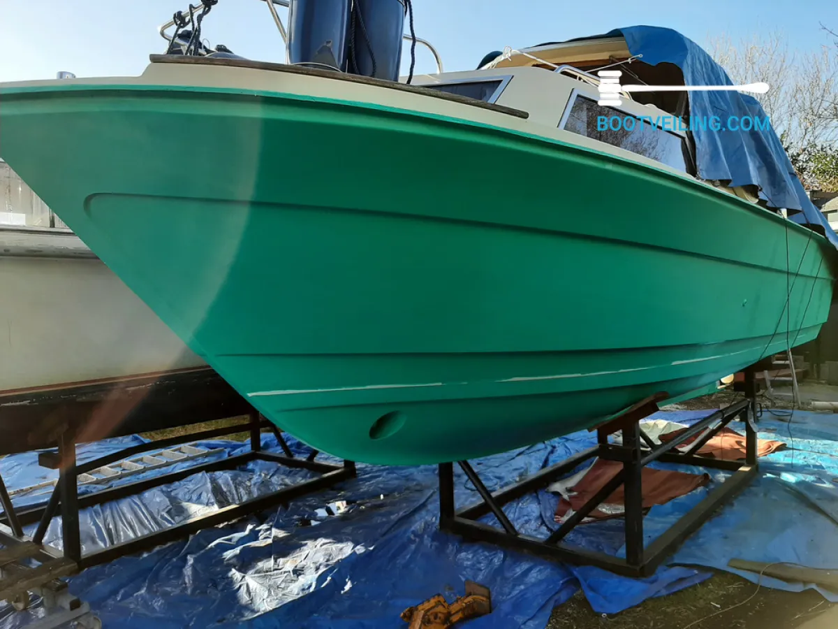 Polyester Bateau à moteur Morebas 9400 AC