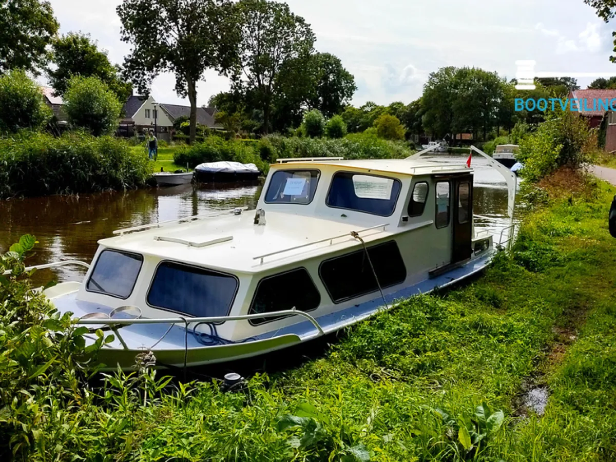 Steel Motorboat Cascaruda 900