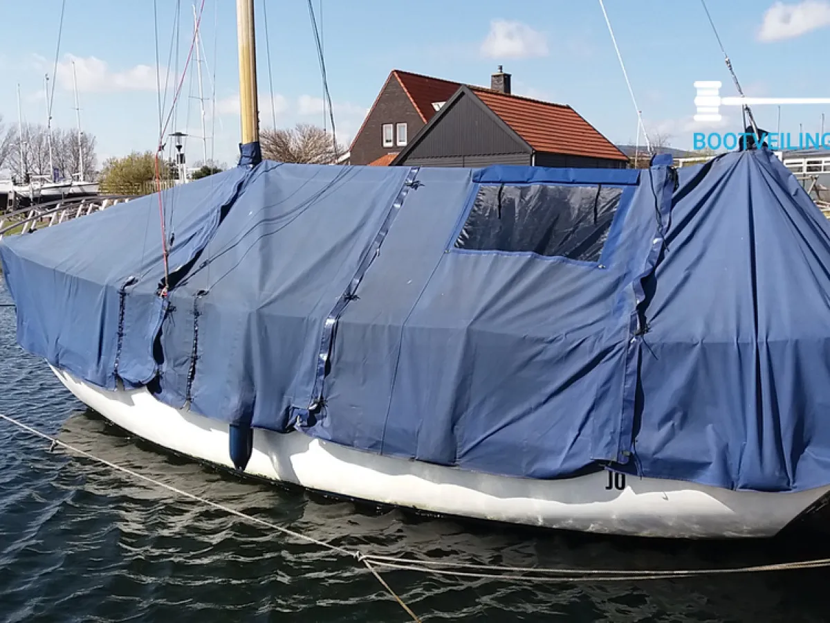 Polyester Sailboat Halcyon 27