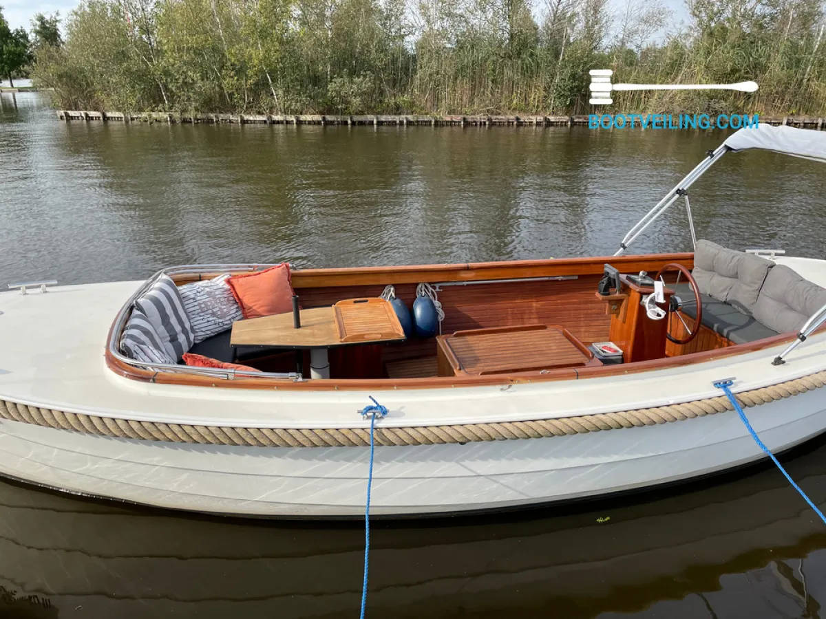 Steel Sloop Valent 650