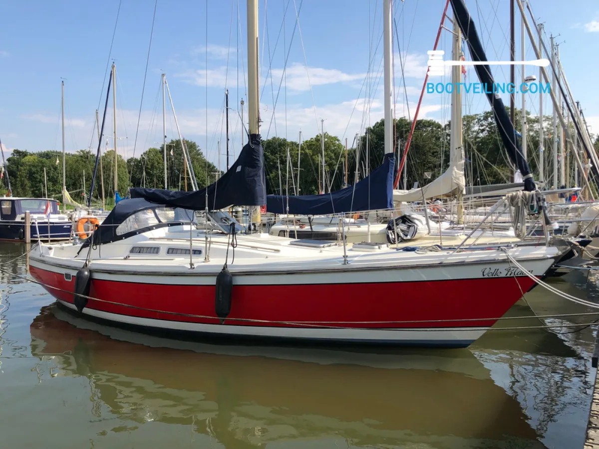 Polyester Sailboat Contest 31 HT