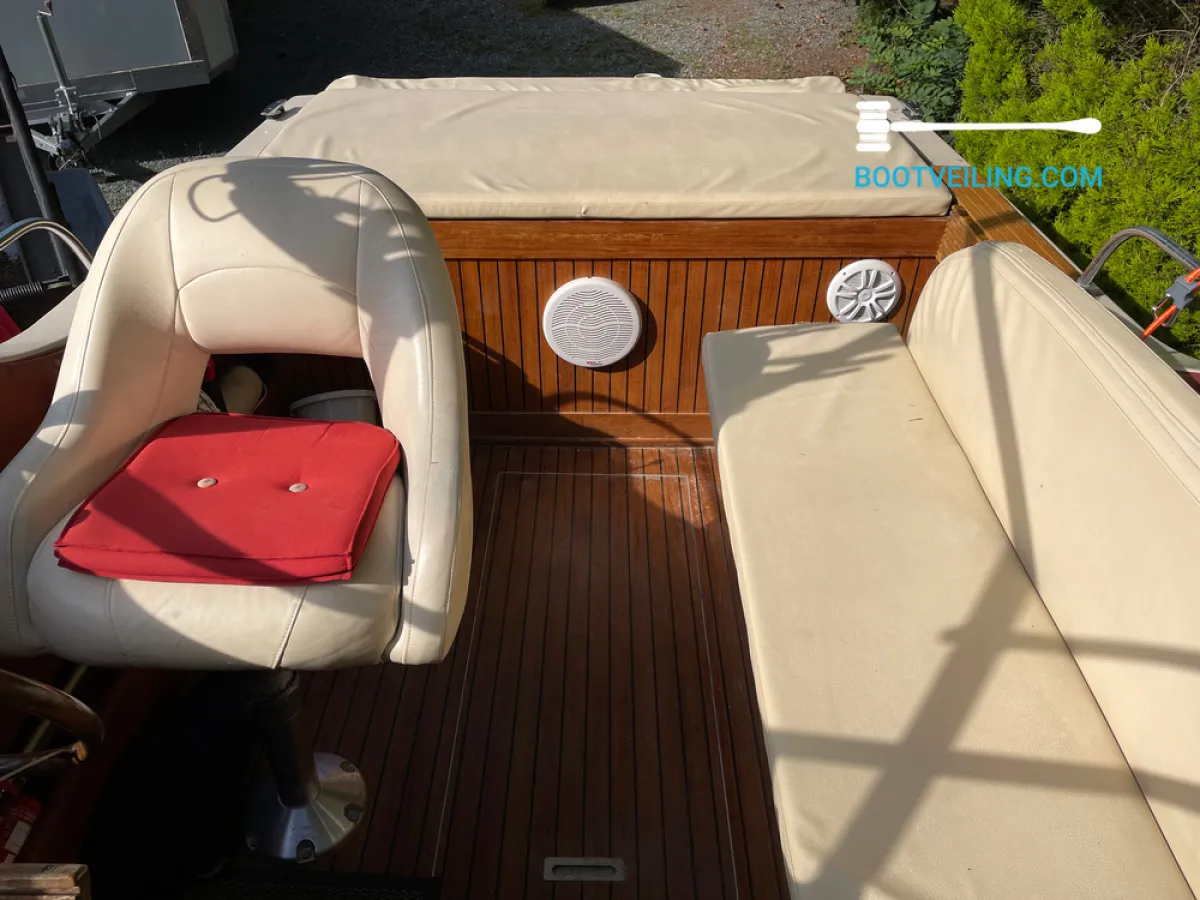 Polyester Speedboat Invader Daycruiser