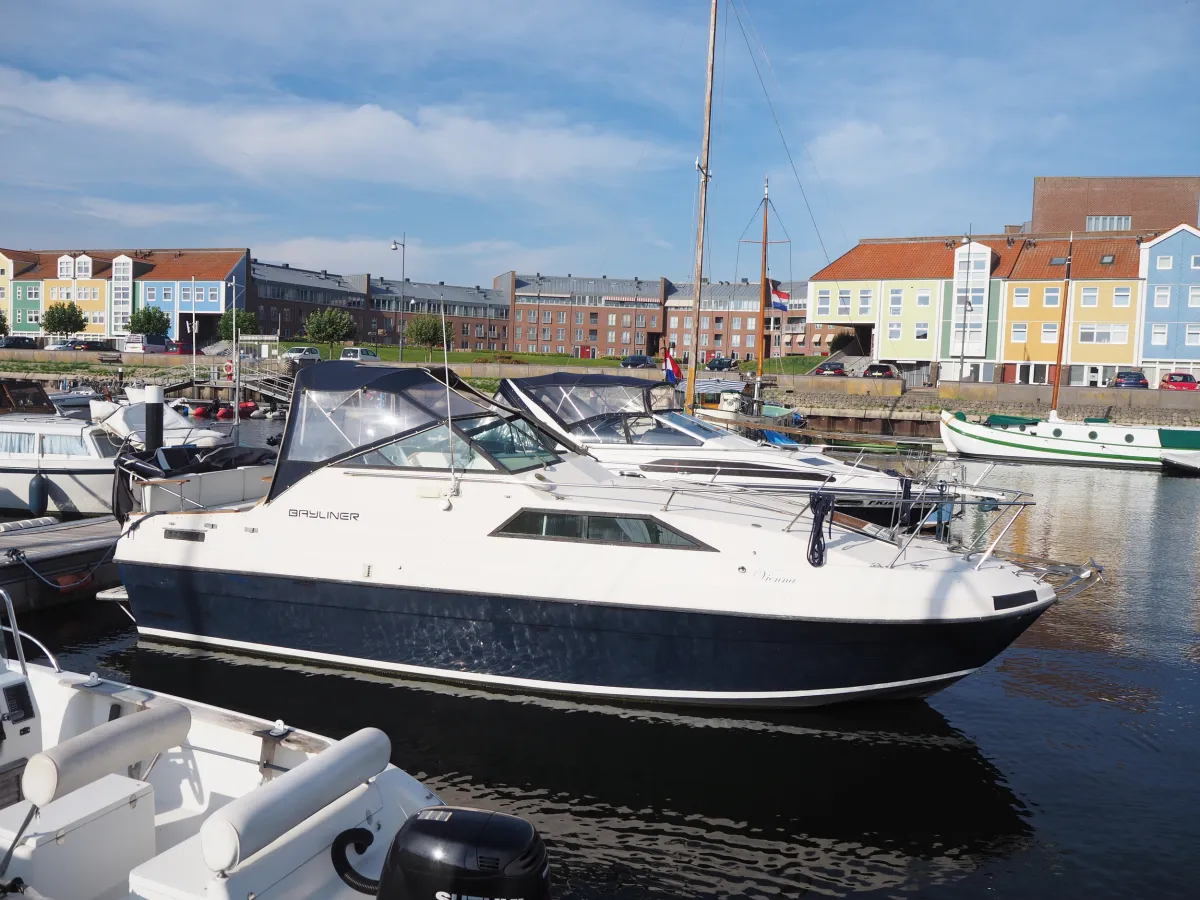 Polyester Speedboat Bayliner Victoria Sunrise