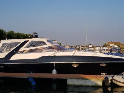 Polyester Motorboat Sunseeker San Remo 36 Photo 2