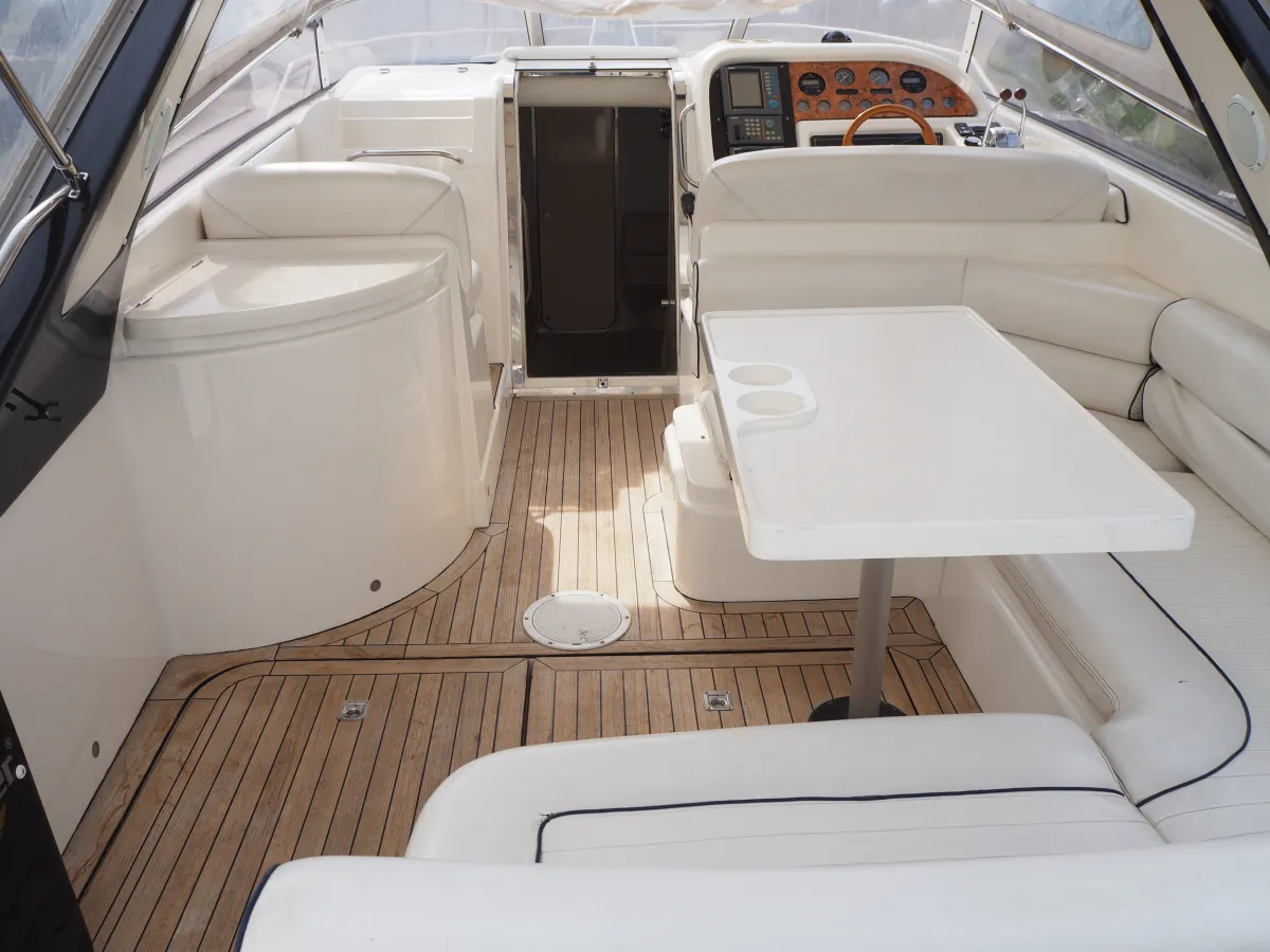 Polyester Motorboat Sunseeker San Remo 36