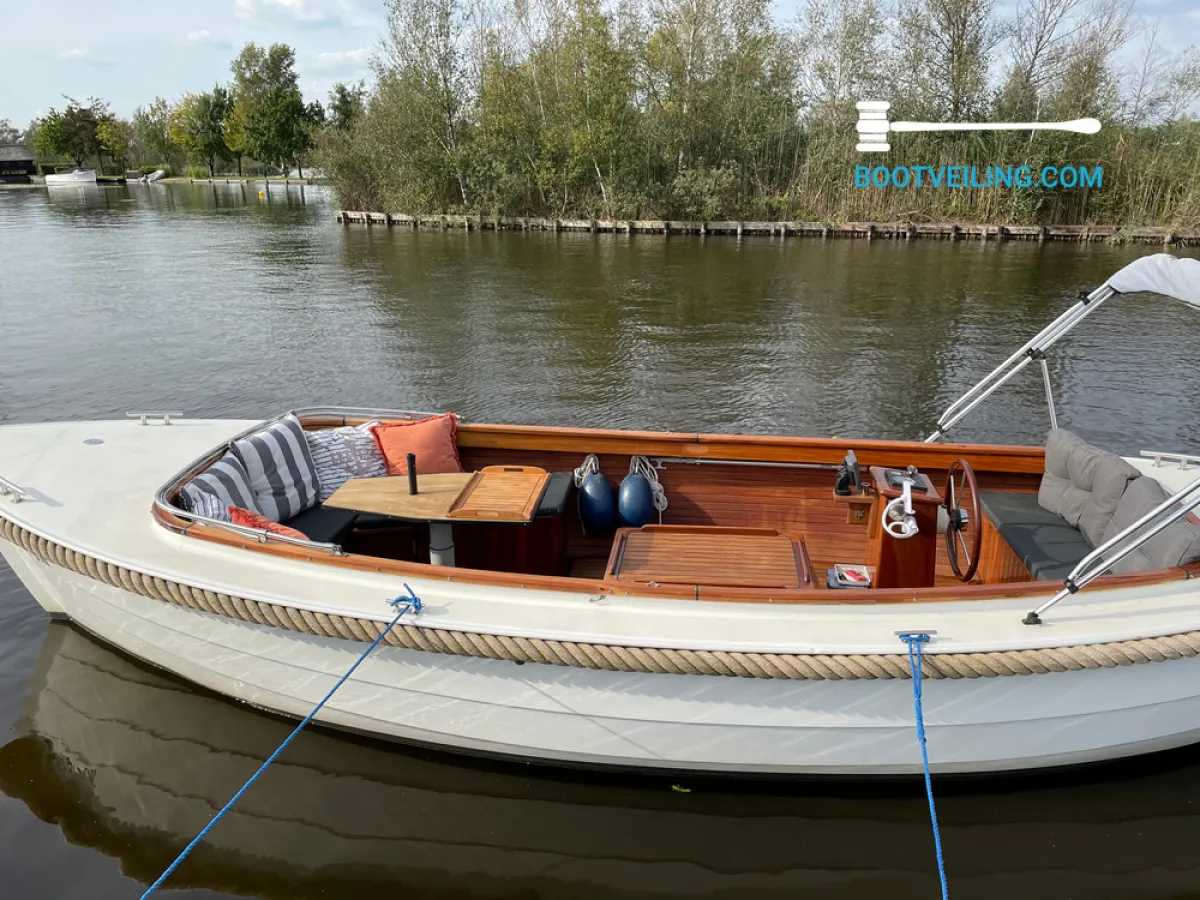 Steel Sloop Valent 650