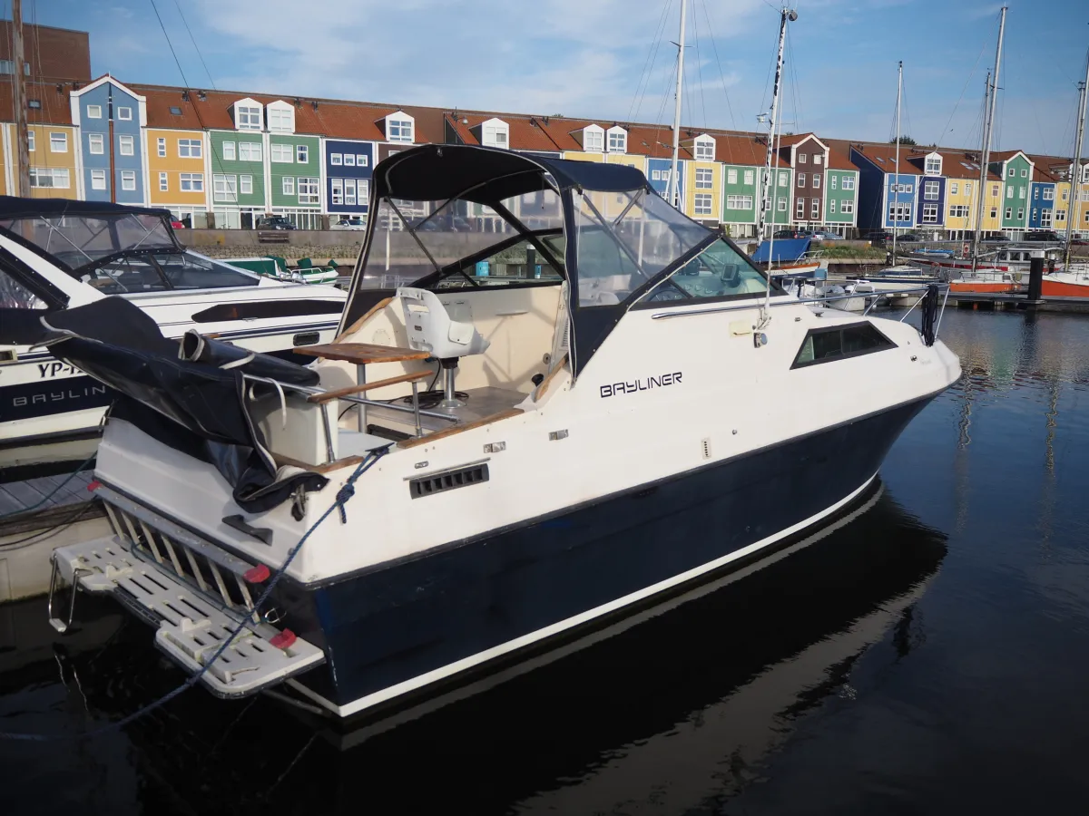 Polyester Speedboat Bayliner Victoria Sunrise