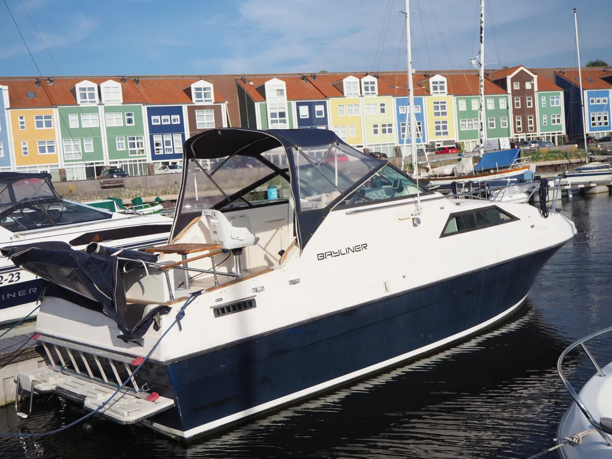 Polyester Speedboat Bayliner Victoria Sunrise