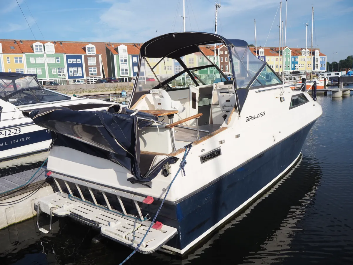 Polyester Speedboat Bayliner Victoria Sunrise