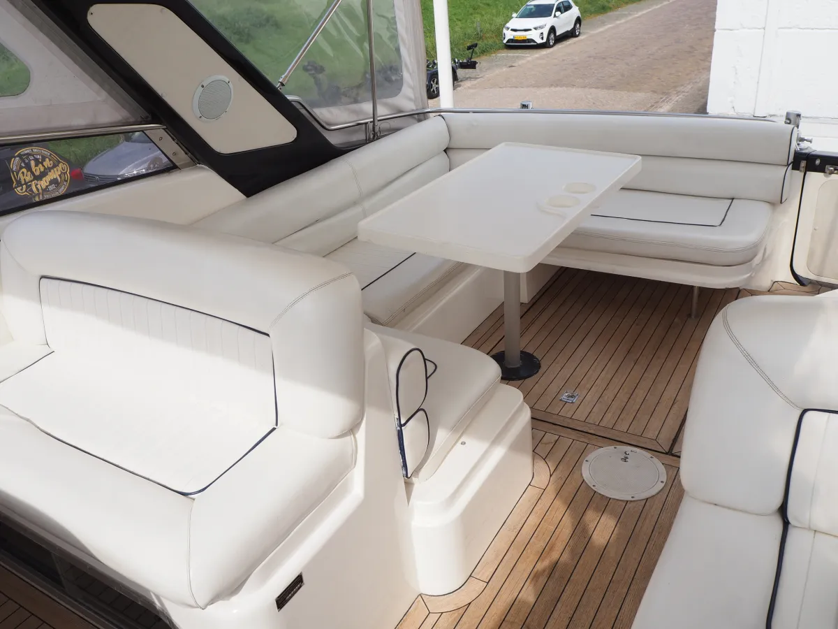 Polyester Motorboat Sunseeker San Remo 36