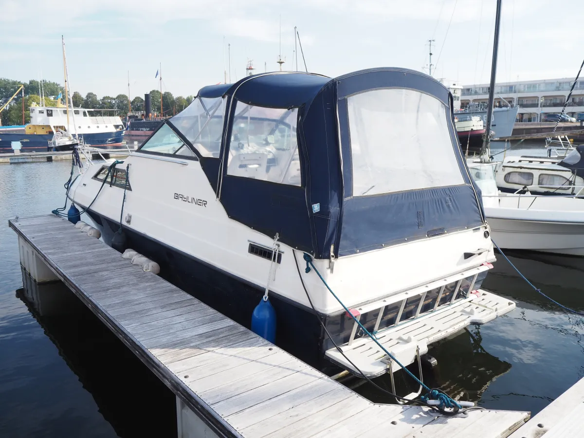 Polyester Speedboat Bayliner Victoria Sunrise