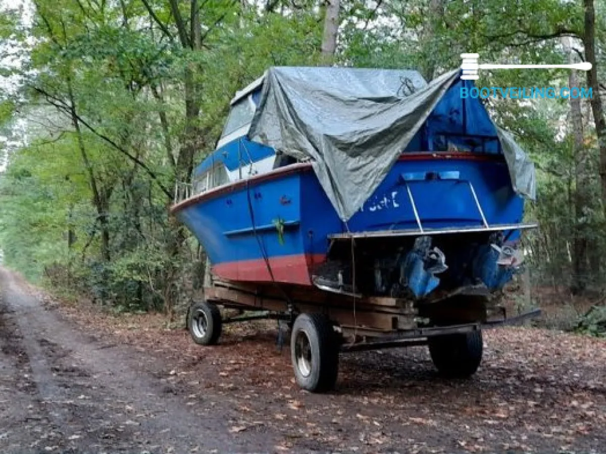 Composite Motorboat Coronet Seafarer