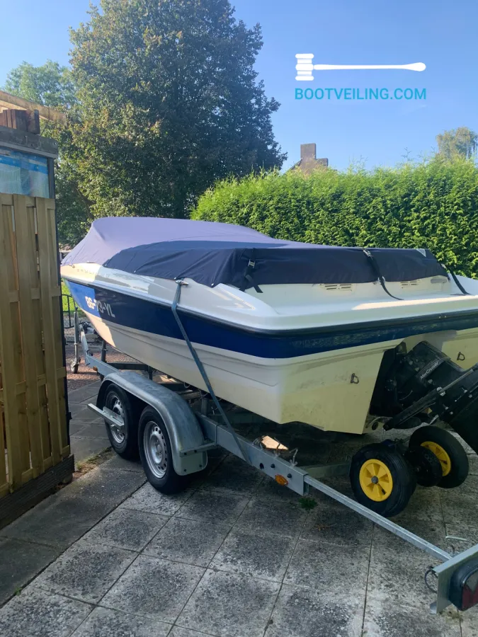 Polyester Speedboat Bayliner 185 Bow Rider