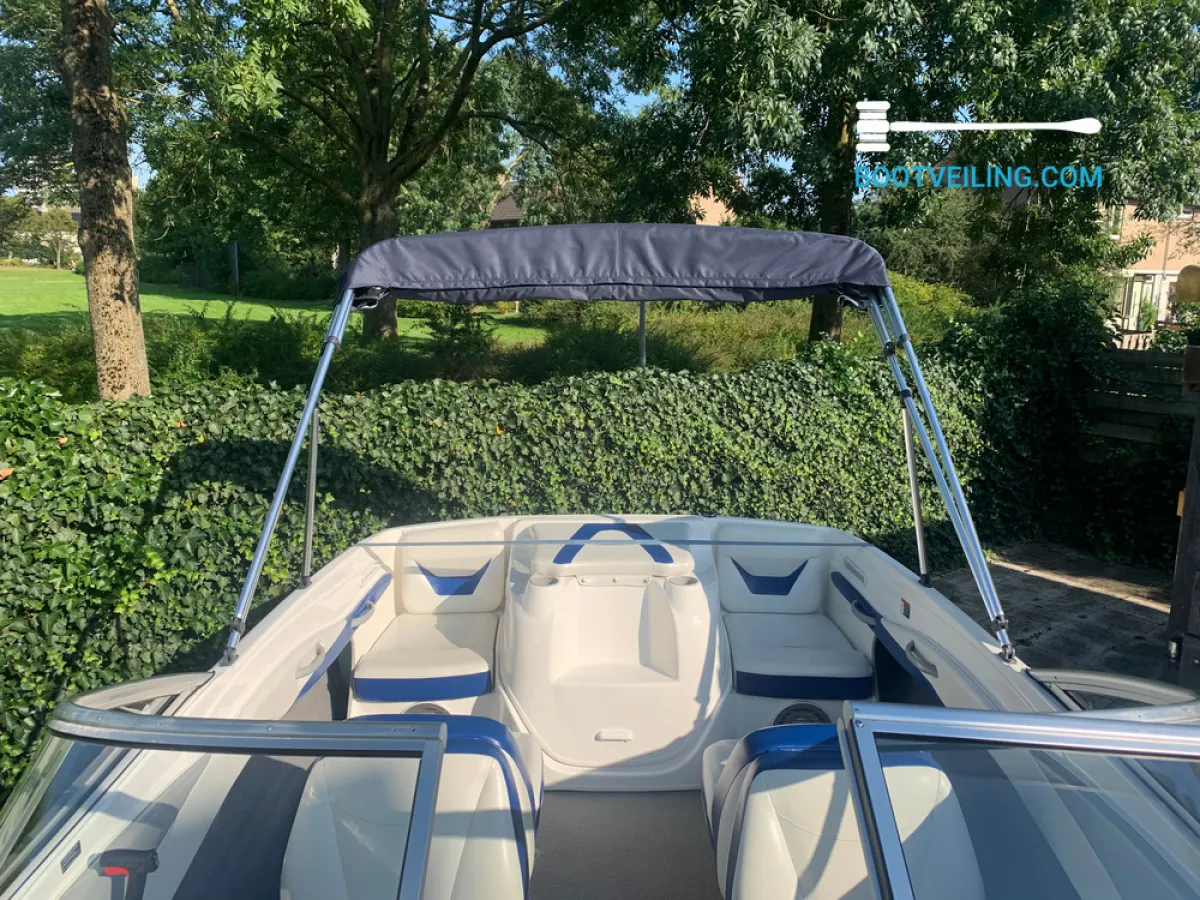 Polyester Speedboat Bayliner 185 Bow Rider