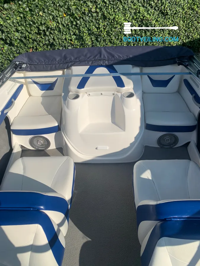 Polyester Speedboat Bayliner 185 Bow Rider