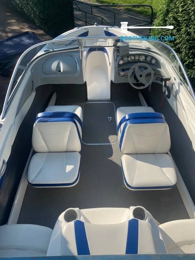 Polyester Speedboat Bayliner 185 Bow Rider