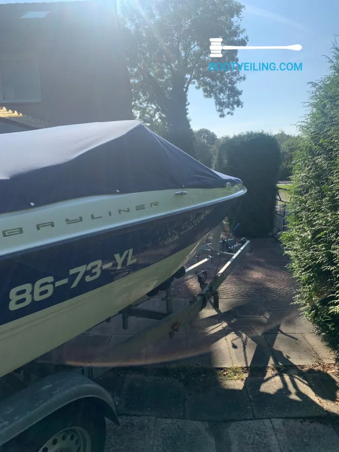 Polyester Speedboat Bayliner 185 Bow Rider