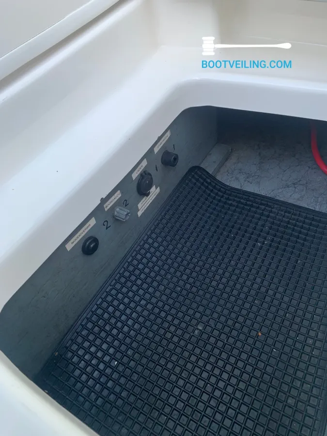 Polyester Speedboat Bayliner 185 Bow Rider