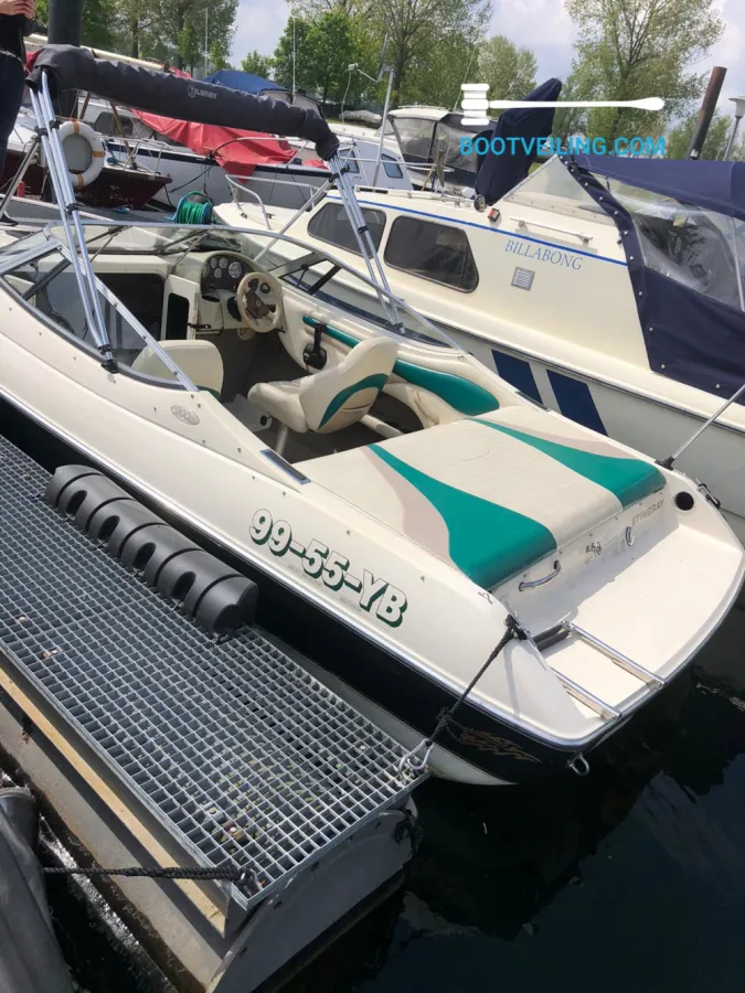 Polyester Speedboat Stingray 200CS