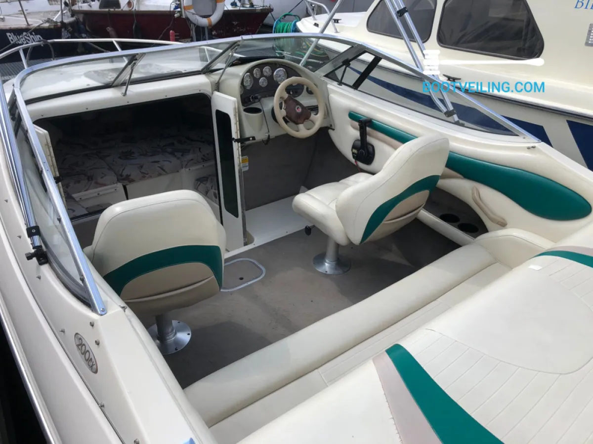 Polyester Speedboat Stingray 200CS