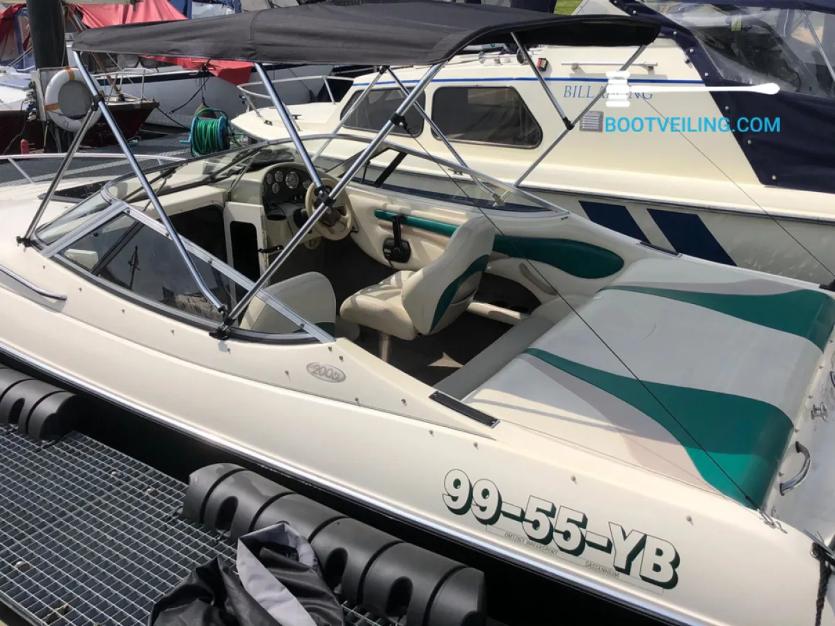 Polyester Speedboat Stingray 200CS