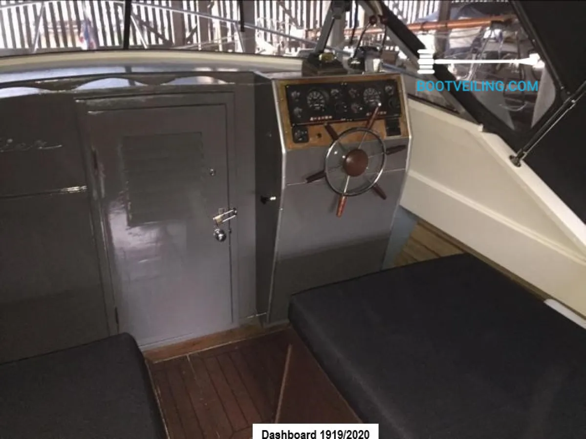 Wood Motorboat Chris Craft Cutlass 26 Cavalier