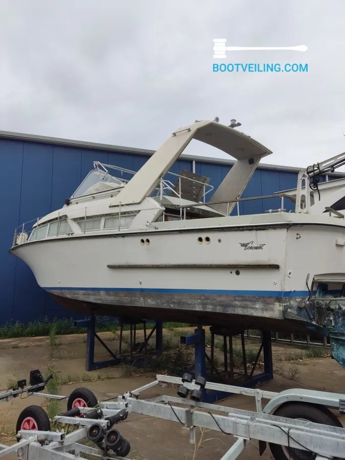 Polyester Motorboat Coronet Oceanfarer Wing