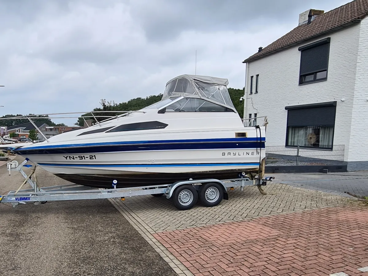 Polyester Motorboat Bayliner Ciera Sunbridge