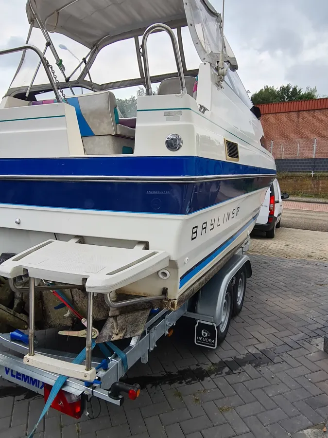 Polyester Motorboat Bayliner Ciera Sunbridge