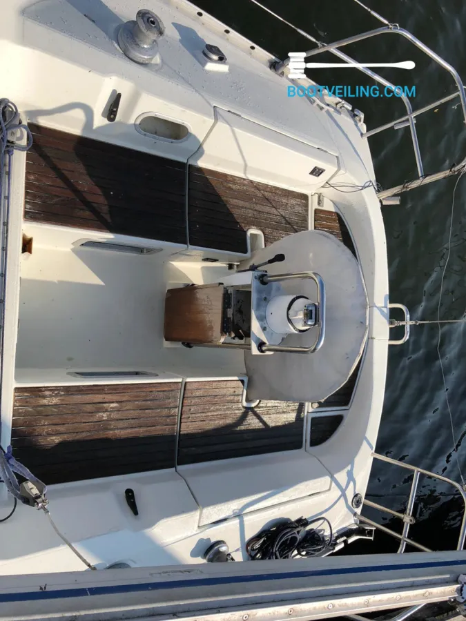 Polyester Sailboat Beneteau Oceanis 350