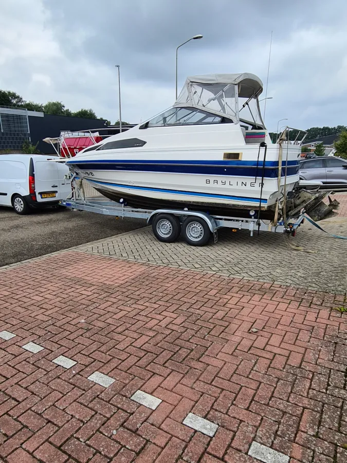 Polyester Motorboat Bayliner Ciera Sunbridge