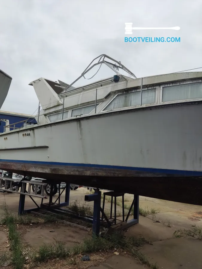 Polyester Motorboat Coronet Oceanfarer Wing