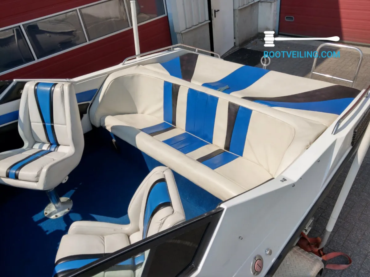 Polyester Speedboat Wellcraft 222 XL