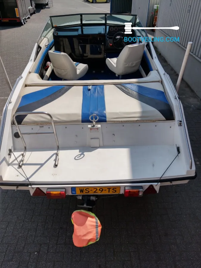 Polyester Speedboat Wellcraft 222 XL