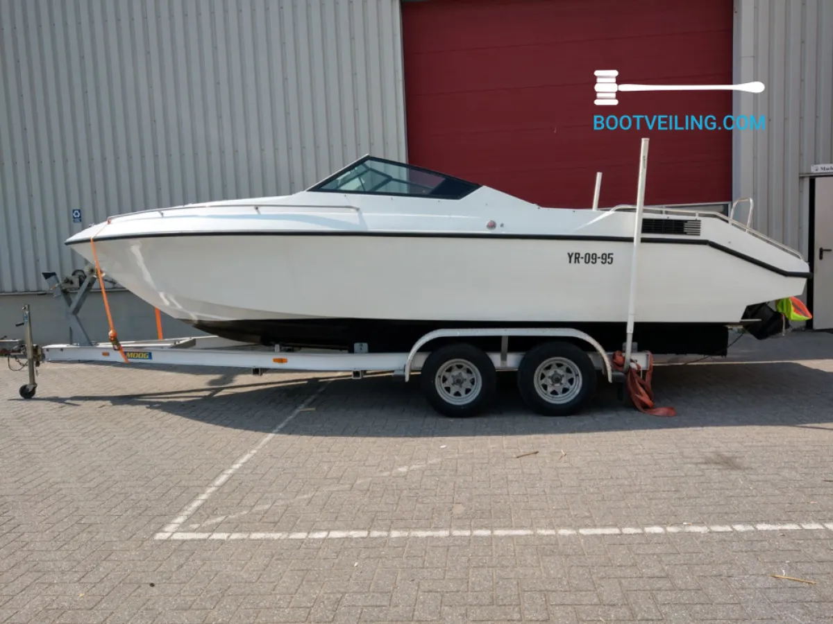 Polyester Speedboat Wellcraft 222 XL