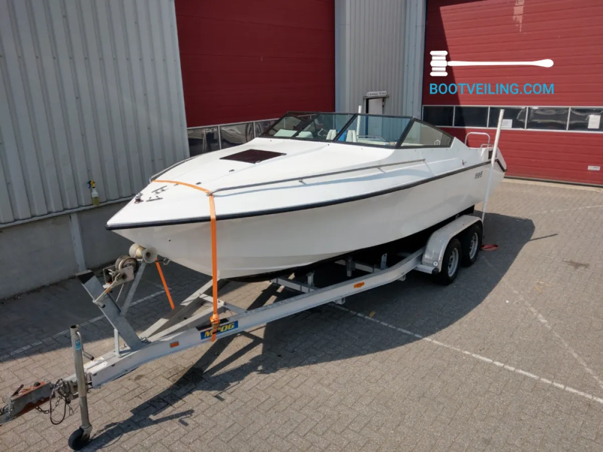 Polyester Speedboat Wellcraft 222 XL