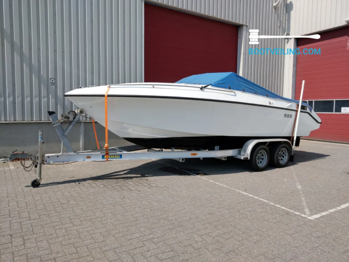 Polyester Speedboat Wellcraft 222 XL